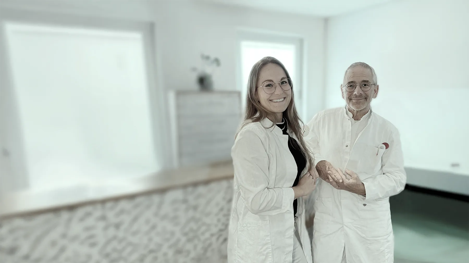 Dr. med. Bernd Fischer und Dr. med. Nora Fischer in ihrer Augenarztpraxis in der Freiburger Innenstadt